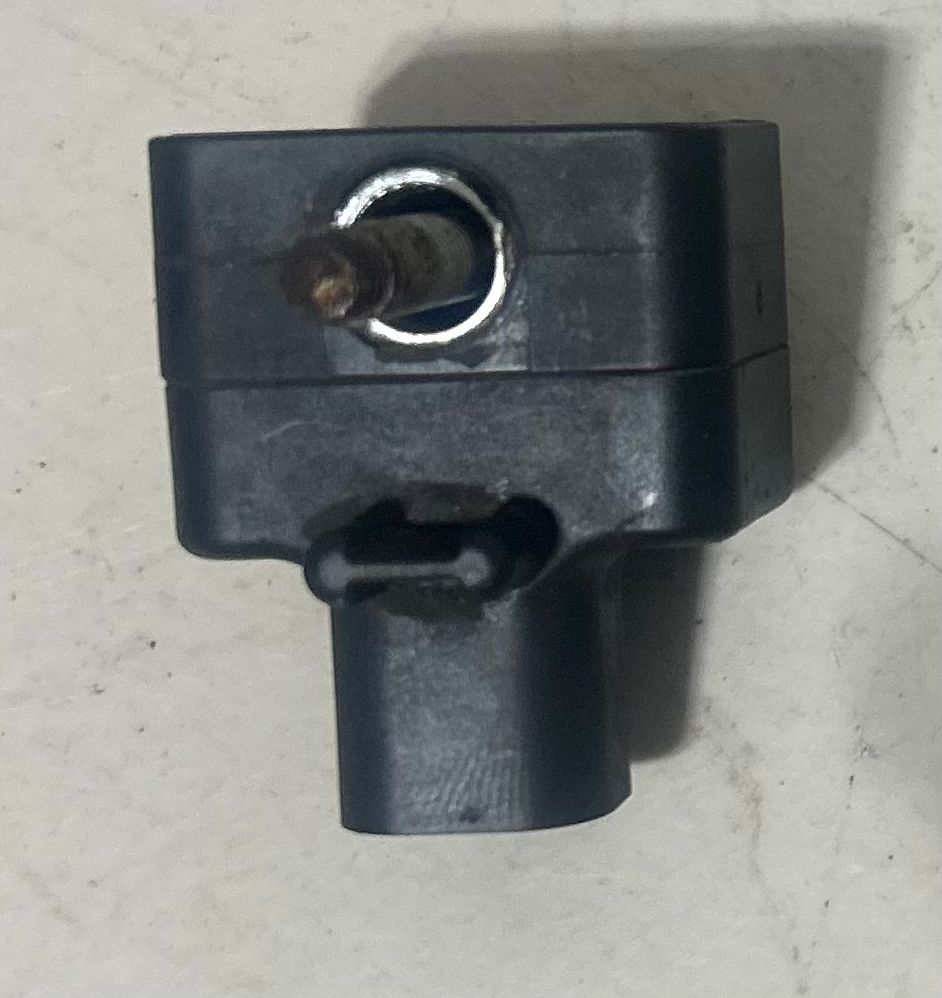 Sensor de impacto para Chevrolet / GMC Avalanche 1500 2003 al 2004 / Silverado / Sierra 1500 / 2500 2003 al 2004 / Suburban 1500 / 2500 2003 al 2004 / Tahoe / Yukon 2003 al 2004 ( usado )