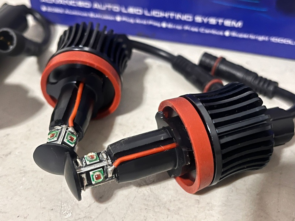 Bombillas LED H8 de 20W con Iluminación de 360 ​​grados en color rojo / para vehículos de la marca BMW.