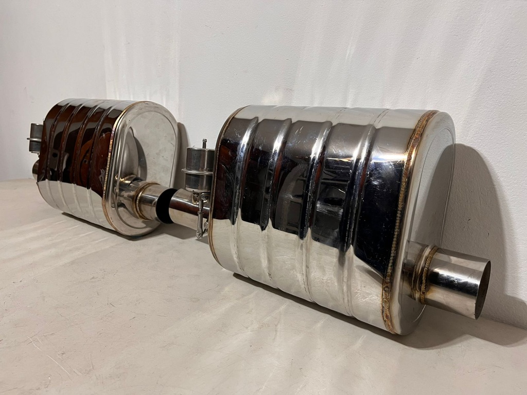 Silenciadores con sistema de Cut Out / Válvula de vacio / Salidas de escape de 2.5".