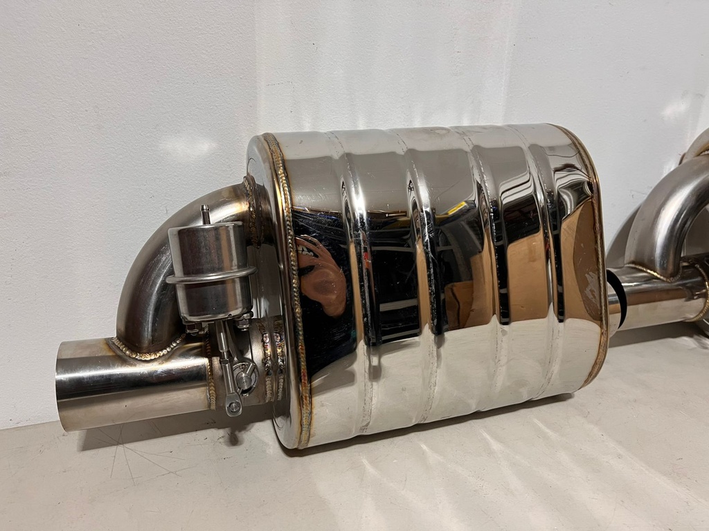 Silenciadores con sistema de Cut Out / Válvula de vacio / Salidas de escape de 2.5".