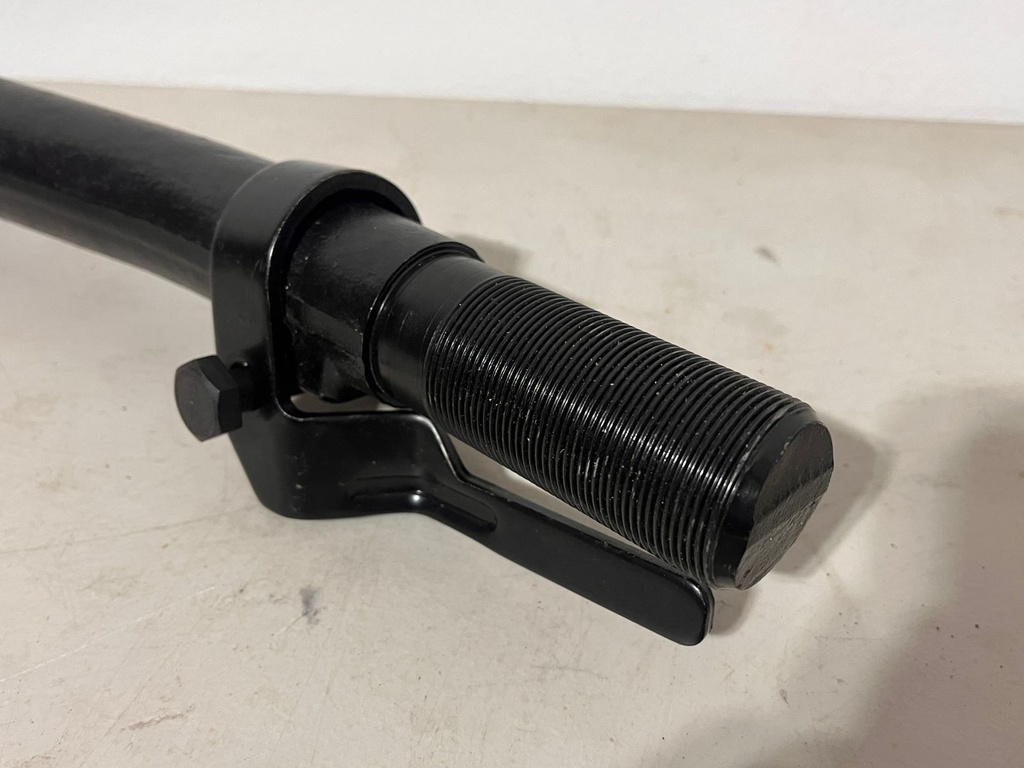 Rótula de dirección exterior izquierda Ford F250 Super Duty 2005-2022 / F350 Super Duty 2005-2022 / F450 Super Duty 2005-2010.