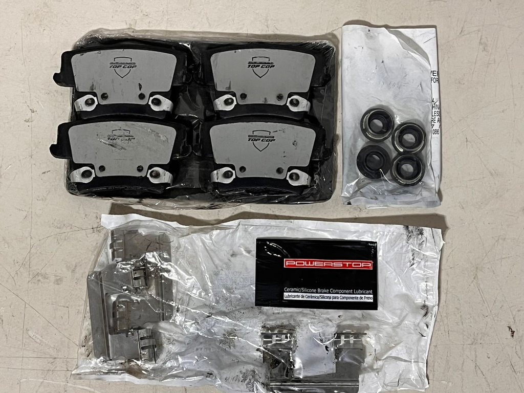 Pastillas Traseras Fibra Carbón / Cerámica Dodge Challenger 2006-2023 / Charger 2006-2023 / Magnum 2005-2008.