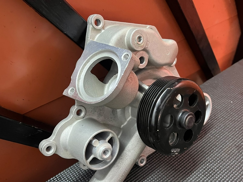 Bomba de Agua Jeep Grand Cherokee SRT8 / Limited / Overland 5.7L / 6.1L V8 2005-2010 / Dodge Charger RT / SRT8 2006-2010 / Challenger SRT8 2008-2010.