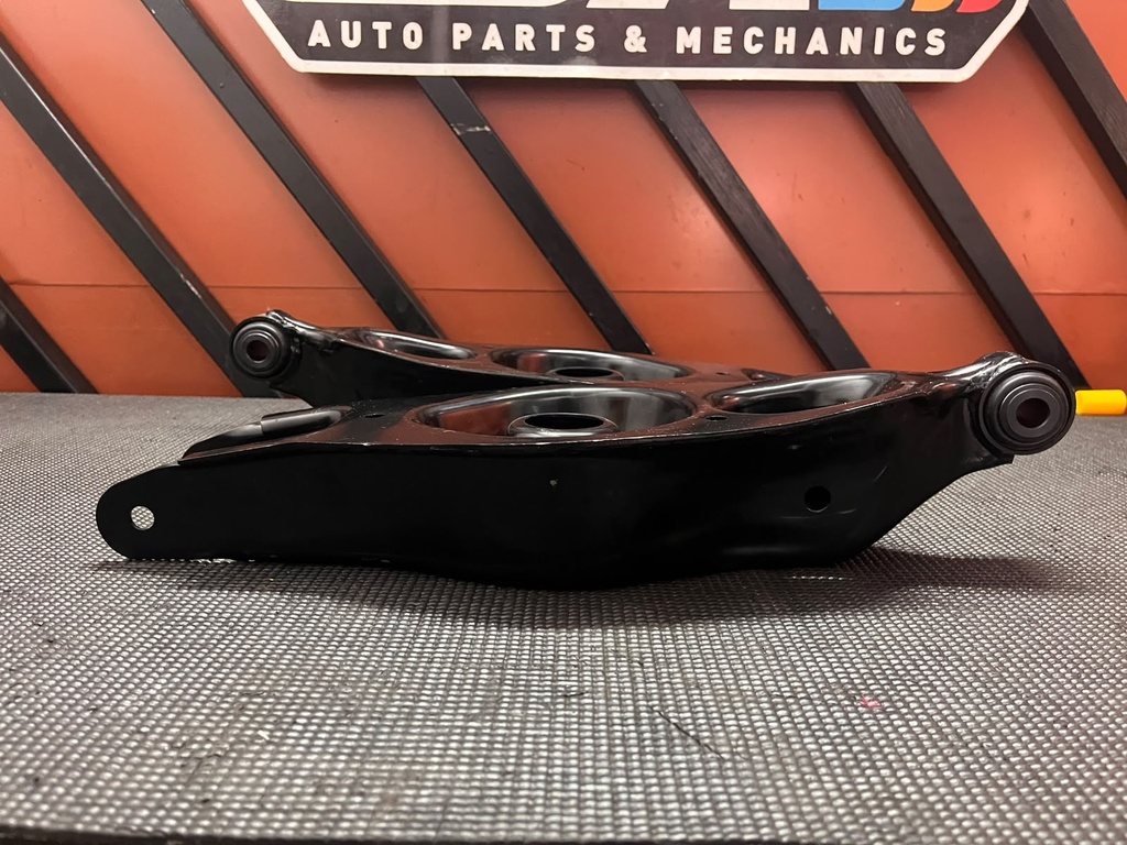 Tijeretas Inferiores Traseras para Dodge Challenger 2008-2023 / Charger 2006-2023 / Magnum 2005-2008 / Chrysler 300 2005-2023.