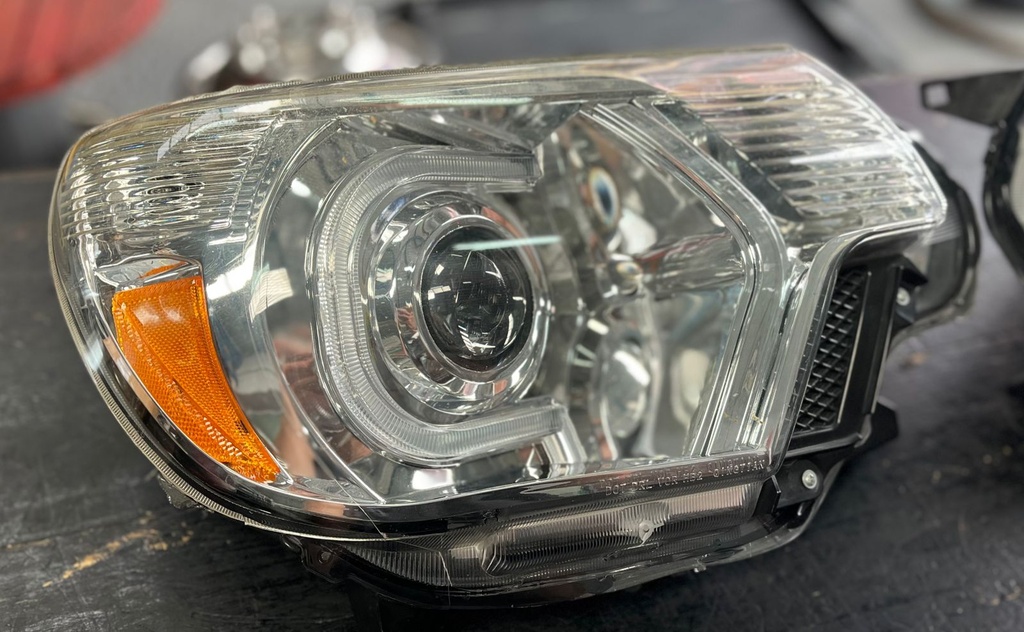 LUCES DELANT CROMADAS LED/TIPO LUPA (CON DETALLE) TOYOTA TACOMA 12/15