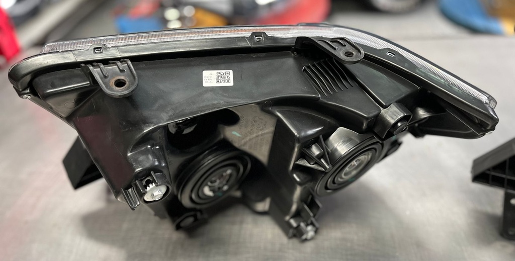 Luces Delanteras Carcasa Negra Toyota Tundra 08/17