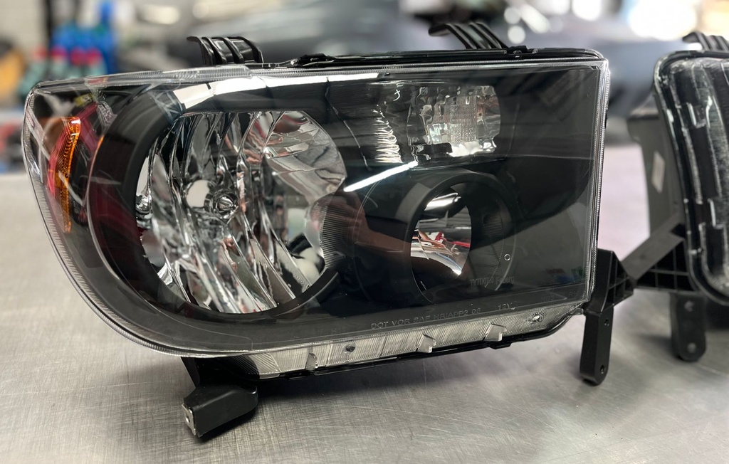 Luces Delanteras Carcasa Negra Toyota Tundra 08/17