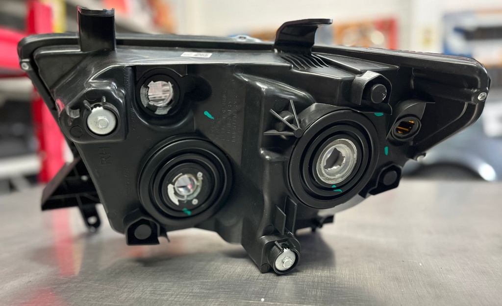 Luces Delanteras Carcasa Negra Toyota Tundra 08/17