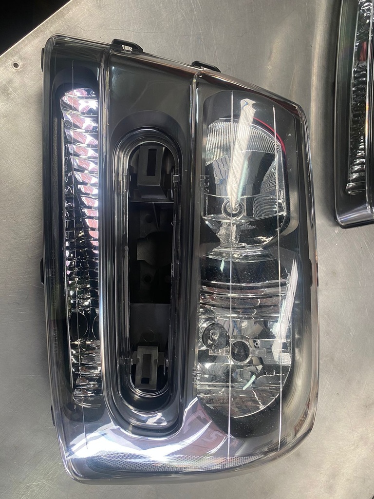 Luces Delanteras Carcasa Negra Chevrolet Trail Blazer 02/09