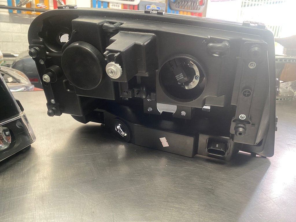 Luces Delanteras Carcasa Negra Chevrolet Trail Blazer 02/09