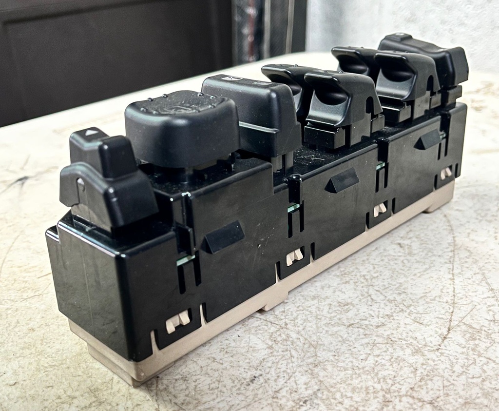BOTONERA PRINCIPAL CHEVROLET AVALANCHE / SILVERADO / SUBURBAN / TAHOE 2003-2007