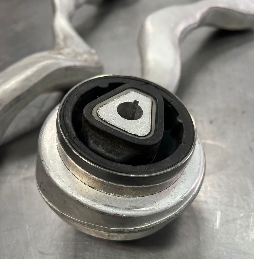 Brazos de Control Delanteros Superiores BMW 128i/135i 2008 2013 / 328i 2008 2013 / 330i 2007 2011 / 335d 2009 2010