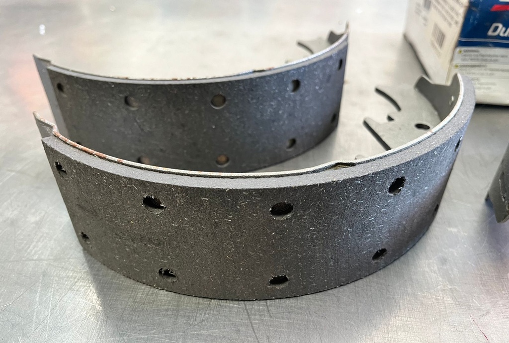 Zapatas de Freno Chevrolet K5 Blazer 1978-1986 / C10 / C20 1978-1986 / K10 / K20 1978-1986 / K1500 1988-1999 / C1500 1992-1999 / Tahoe 1995-2000