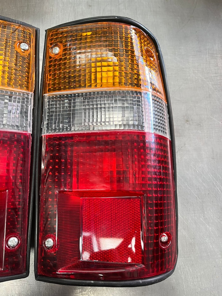PAR/Luces Traseras Toyota Hilux Pickup MK3 / LN / RN / YN 2WD / 4WD de 1985-1995
