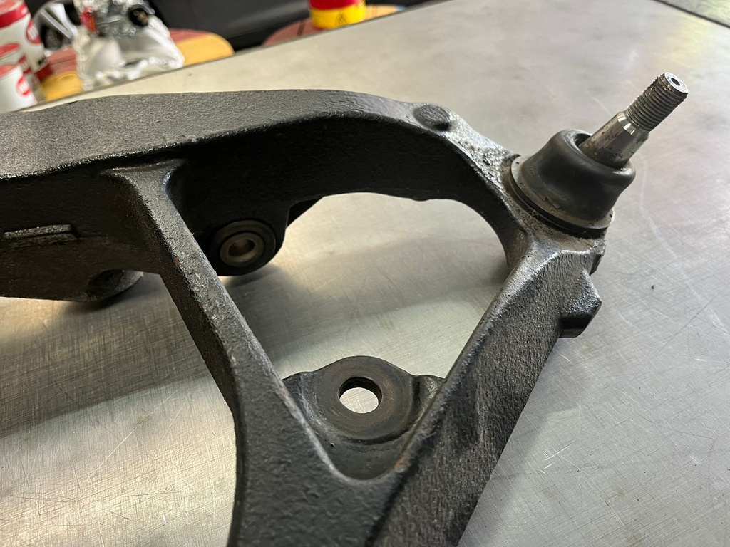Tijeretas Delanteras Inferiores Chevrolet 4x4 Silverado Cheyenne 1999-2006 / Avalanche Z71 2002-2006 / Suburban 2000-2006