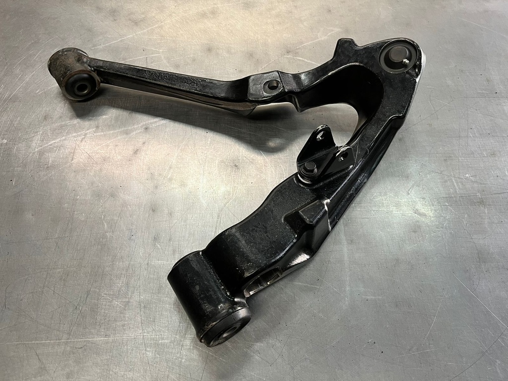 Tijereta Delantera Inferior Derecha Chevrolet Silverado 2500HD / 3500HD 1999-2006 / Avalanche 2500 2002-2006 / Suburban 2500 2000-2006