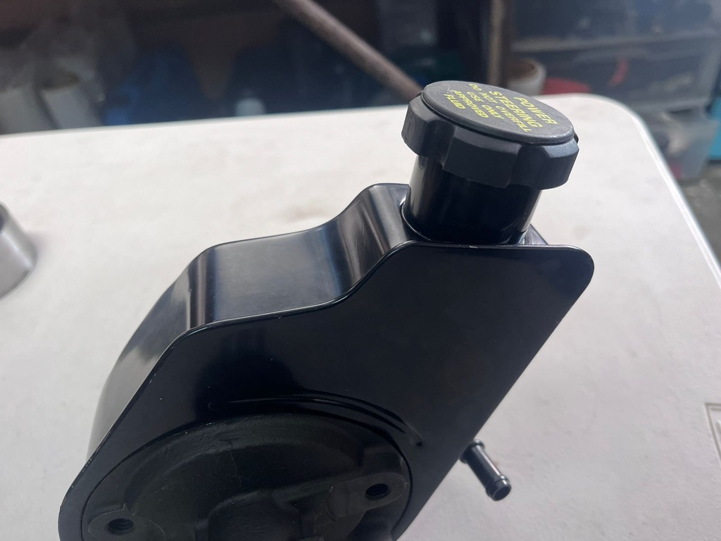 Bomba Remanufacturada de Direccion Hidraulica para Motores Chevrolet GM 4.3L/262 - 4.8L/294 - 5.0L/305 - 5.3L/325 - 5.7L/350 - 6.0L/364 - 7.4L/454 de 1996-2007. (VERSION MEXICANA)