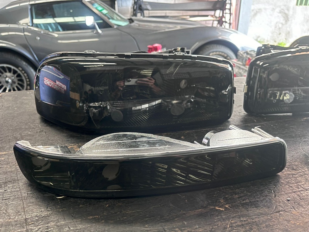 Luces Delanteras Ahumadas GMC Sierra 1500 / 2500 / 3500 1999-2006