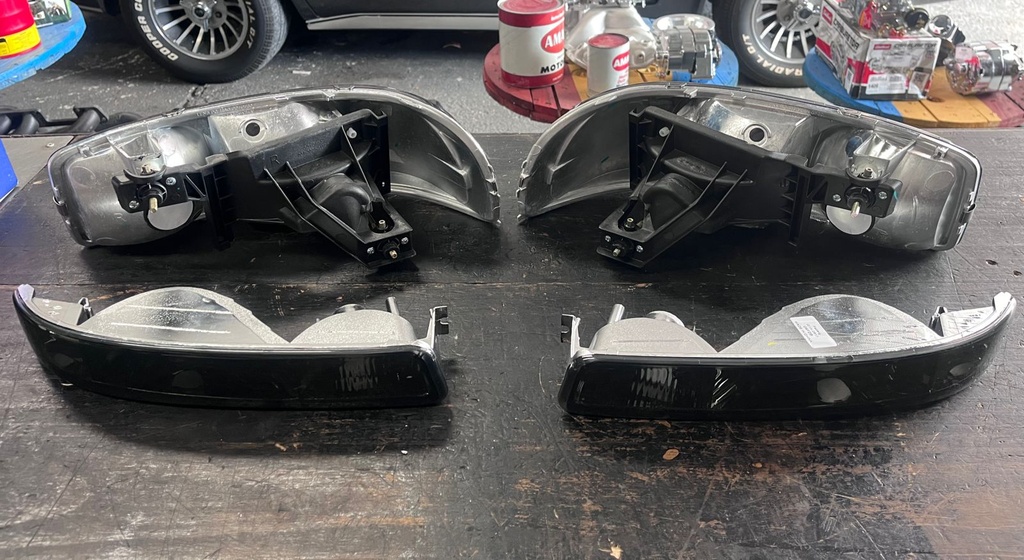 Luces Delanteras Ahumadas GMC Sierra 1500 / 2500 / 3500 1999-2006