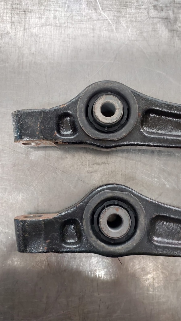 Tijeretas delanteras inferiores para Dodge Charger/Challenger 06-11