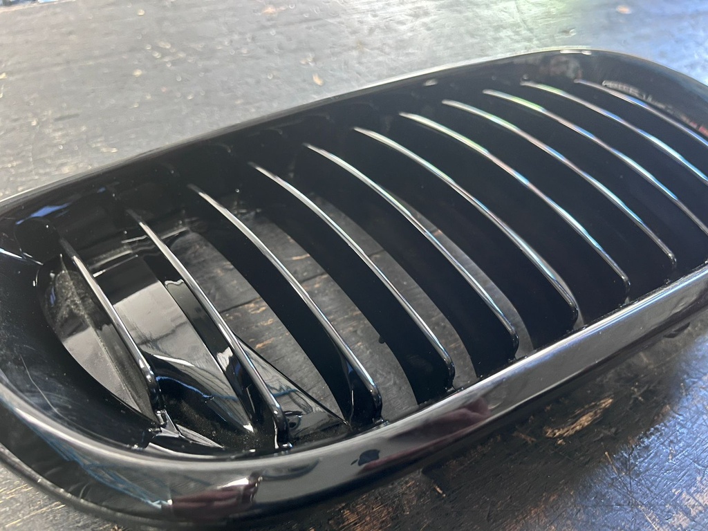 Parrillas Delanteras BMW E46 3 Series 2002-2005.