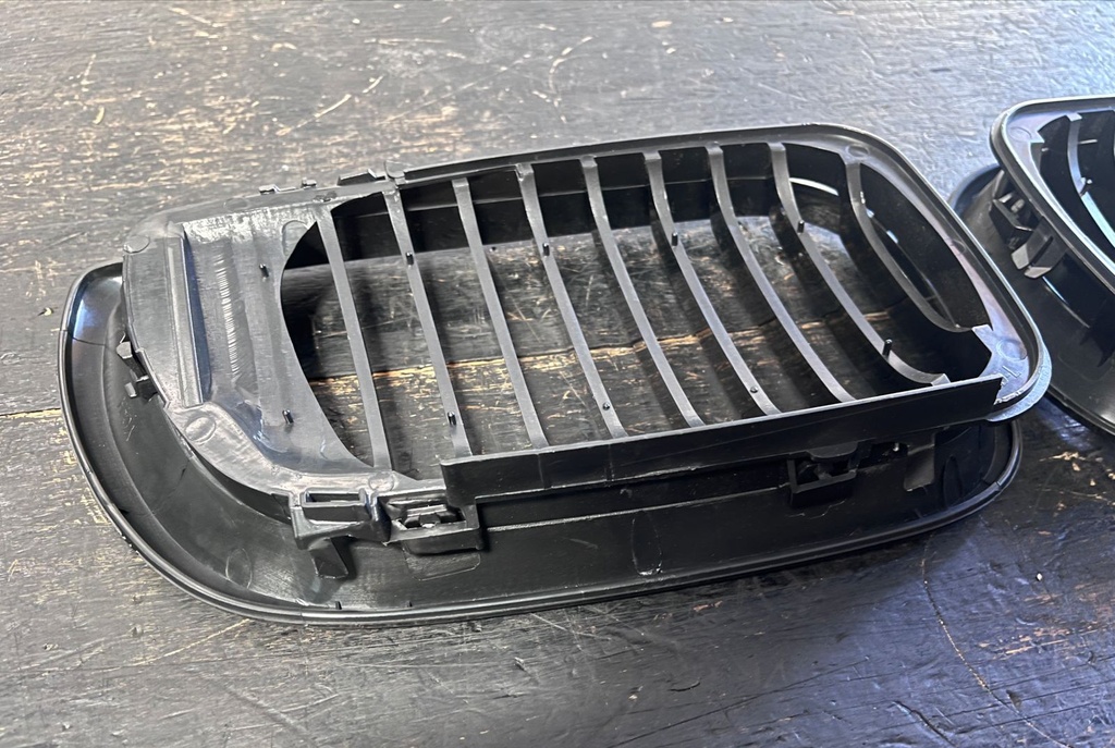Parrillas Delanteras BMW E46 3 Series 2002-2005.
