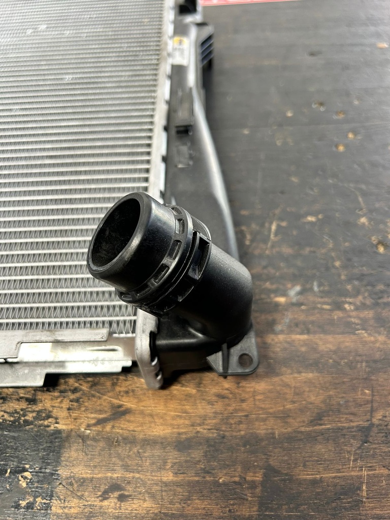 Radiador BMW 1 fila 328i 2.0L/3.0L 2007 al 2013 328xi 3.0L 2007 al 2008  128i 3.0L 2007 al 2013