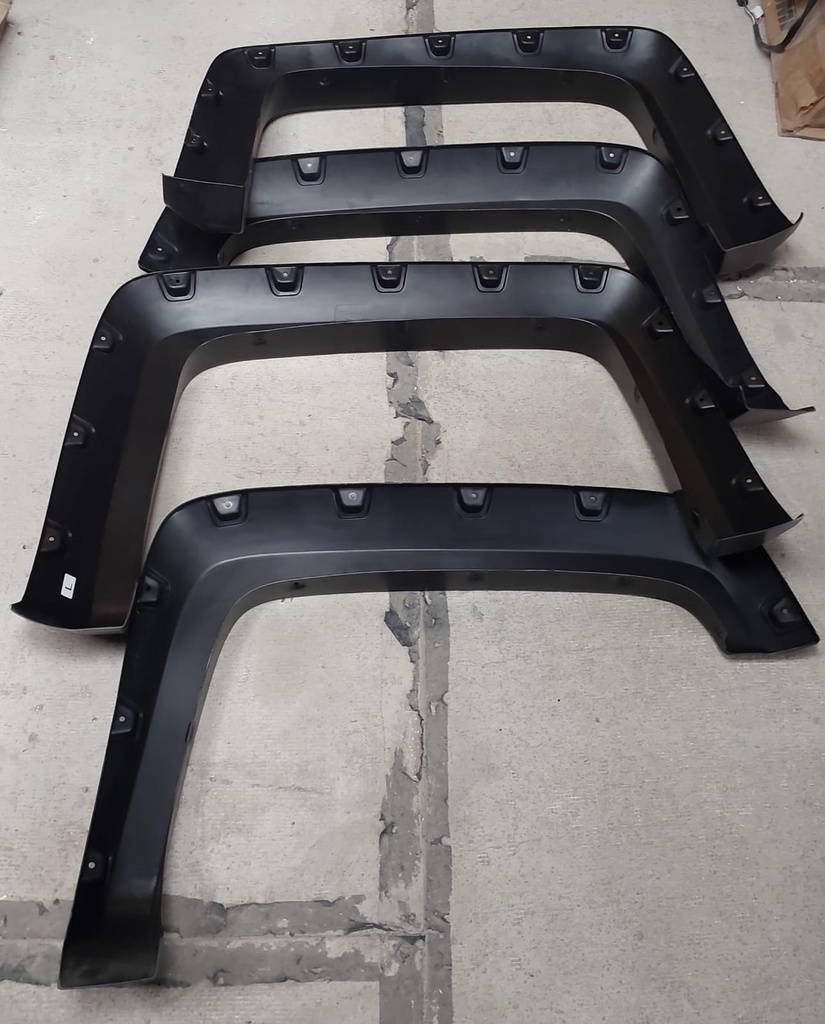Flares para Chevrolet Silverado 1500/2500/3500HD 14-19