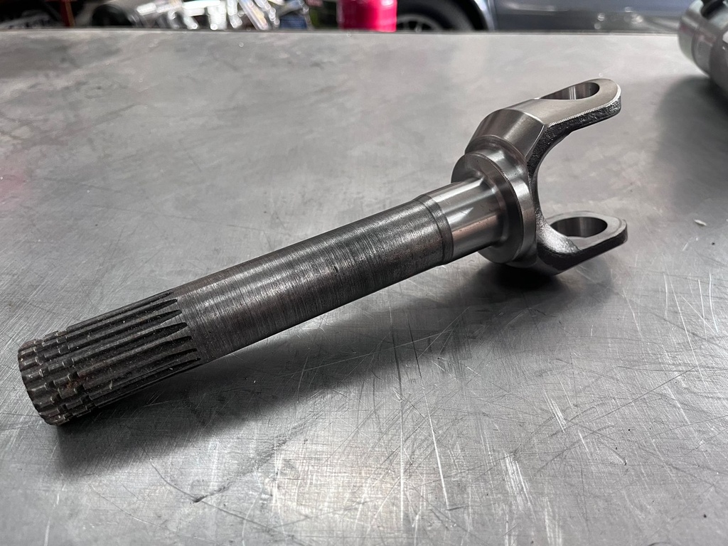 Eje Delantero Exterior de Cromolio con 19 Estrías para Dana 44. (9.72" de Largo)