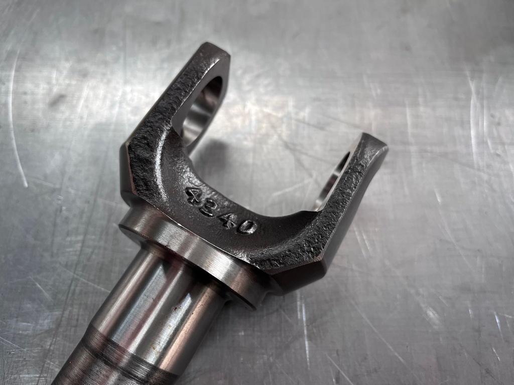Eje Delantero Exterior de Cromolio con 19 Estrías para Dana 44. (9.72" de Largo)