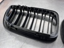 Parrillas Delanteras para  BMW E46 320i / 325i / 325xi / 330i / 330i / 330xi 4DR 2002-2006.