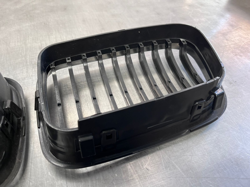 PARRILLAS DELANT NEGRO MATE BMW E46 SERIE 3 98/01