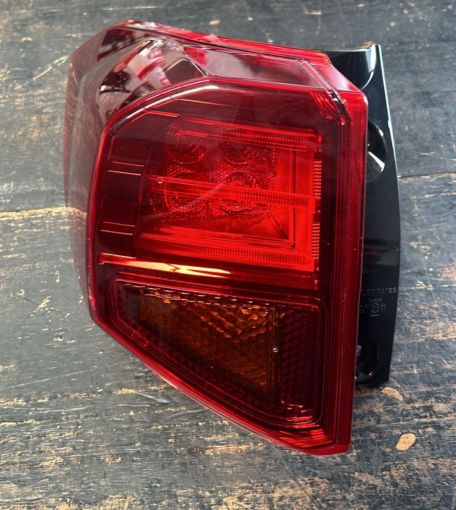 Stop izquierdo Suzuki Vitara 2024 (Con detalle)