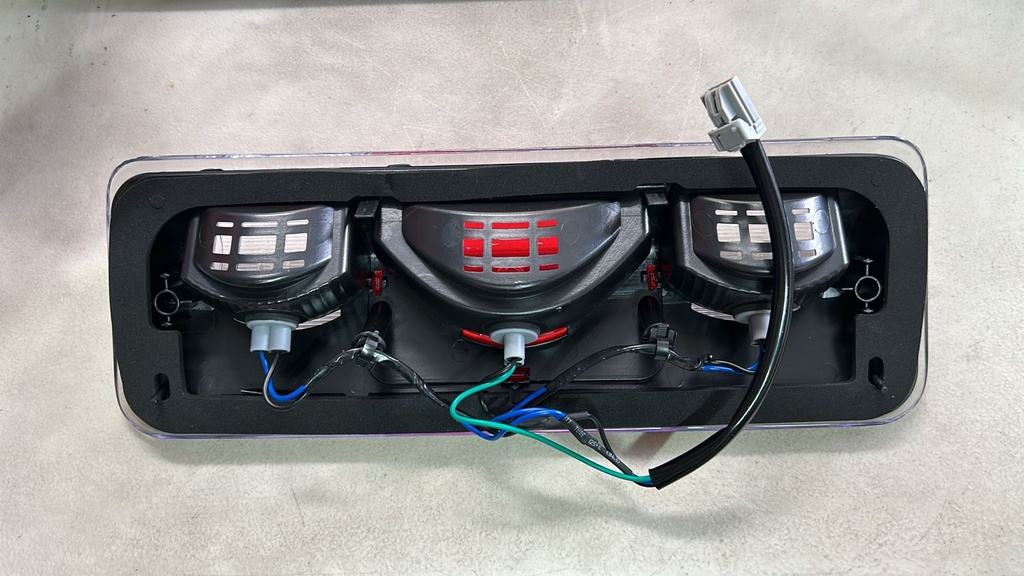 Tercera luz Ford F150 2004 al 2008 Explorer Sport Trac 2007 al 2010