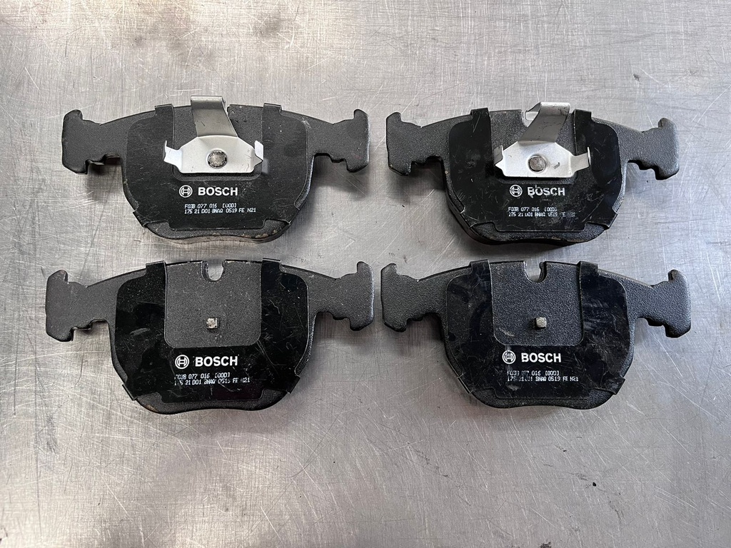 Pastillas Delanteras Semimetálicas BMW 530i 2001-2003 / 540i 1997-2003 / 740iL 1995-2001 / M5 2000-2003 / X5 2000-2006.