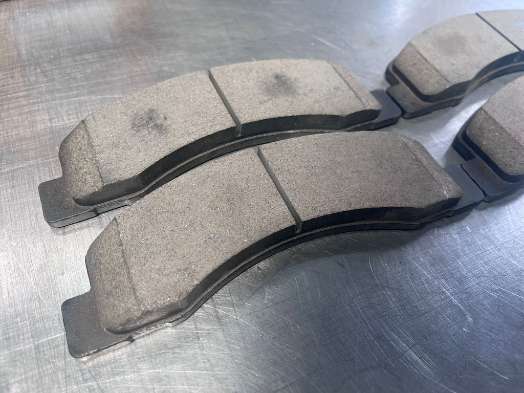 Pastillas de Freno Delanteras Cerámicas Ford F250 / F350 1999-2004 / Excursion 2000-2005.