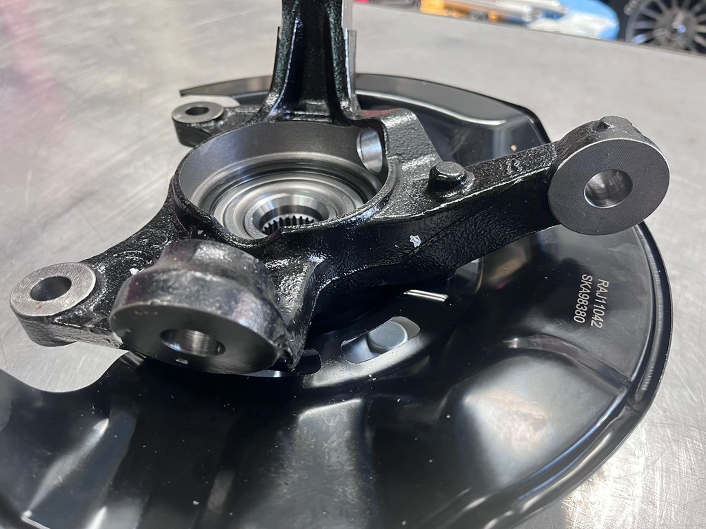 Nabo Delantero Derecho con Bocina para Toyota Corolla 2009-2013 / Matrix 2009-2013.