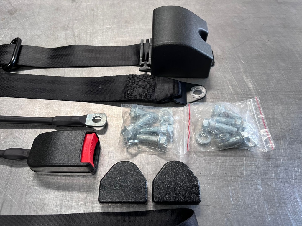 Cinturones de Seguridad de 3 Puntos con Retorno Automático.