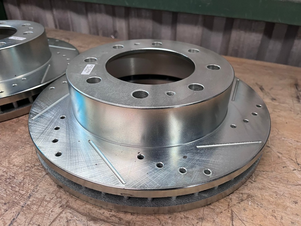 Discos Delanteros Perforados / Ventilados Chevrolet Silverado 2500HD 2001-2010 / 3500HD 2001-2006 / Express 2500 2021-2023 / Avalanche 2500 2002-2004.