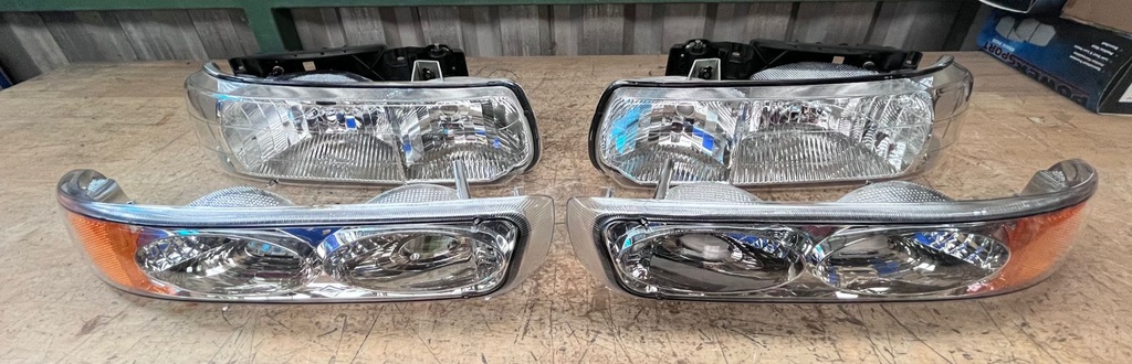 Juego de Luces Delanteras Cromadas Chevrolet Silverado 1500 / Suburban / Tahoe 2000-2006 2500 / 3500 1999-2002 /