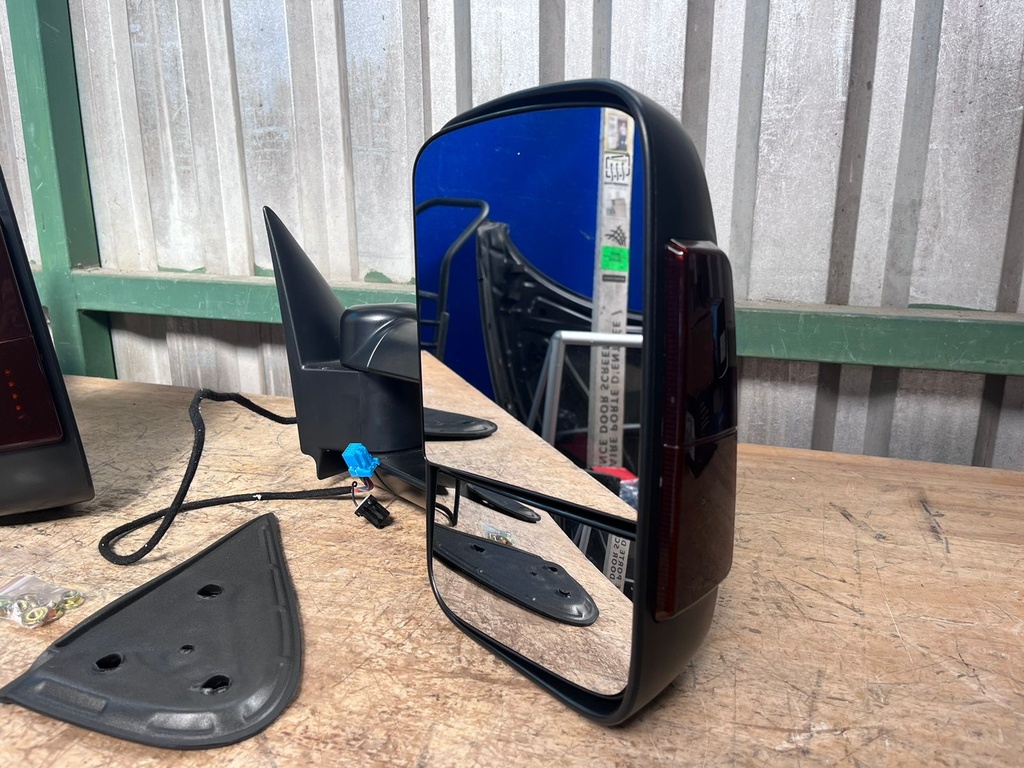 Espejos Tipo Remolque Eléctricos con Luz de Señal Chevrolet Silverado 1999-2006