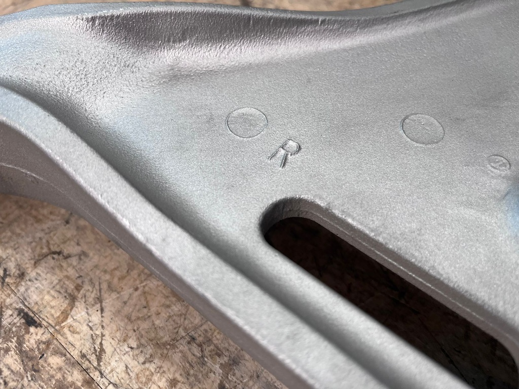 Tijeretas Delanteras Inferiores Cadillac DTS 2011-2006 / Buick Lucerna 2011-2006