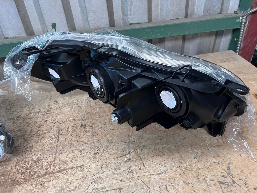 Luces Delanteras Cromadas Toyota Corolla 2003-2008.