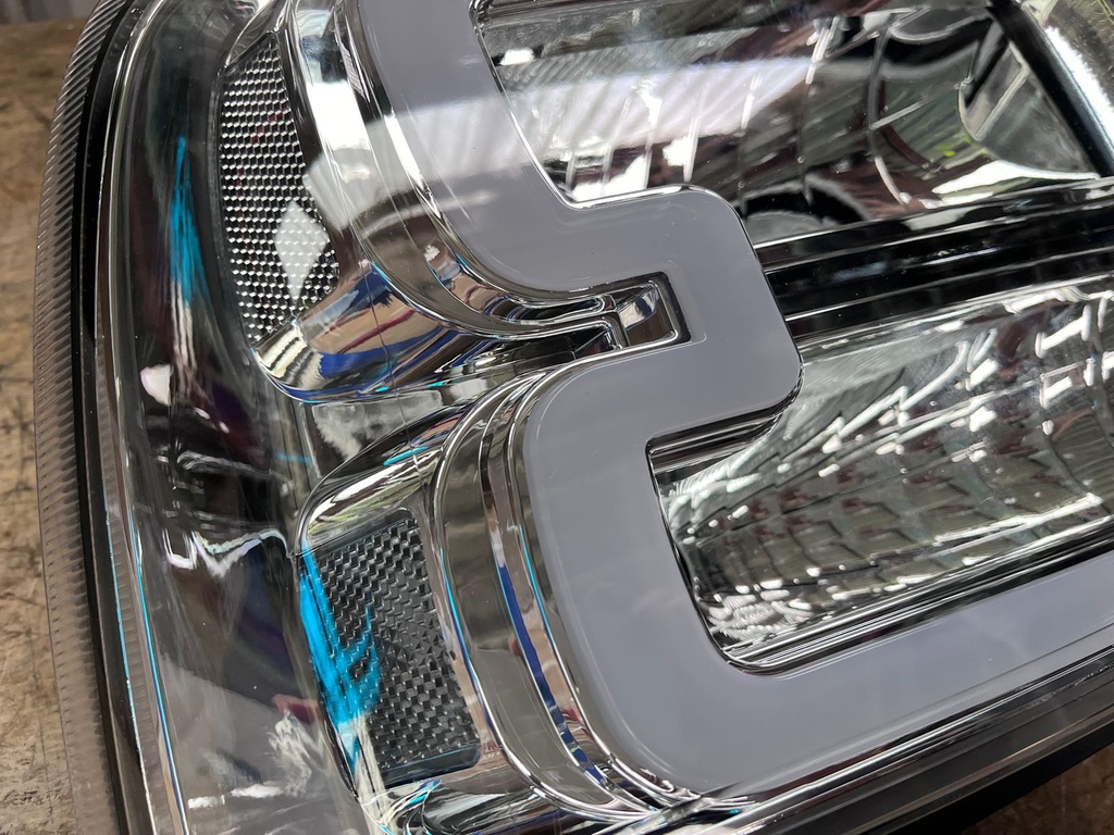 Luces Delanteras LED DRL Cromadas Ford F 250 / F350 / F450 / F550 2005-2007.