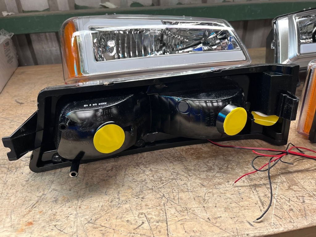 Luces Delanteras Cromadas LED DRL Chevrolet Silverado 2003-2006 / Avalanche 2003-2006.