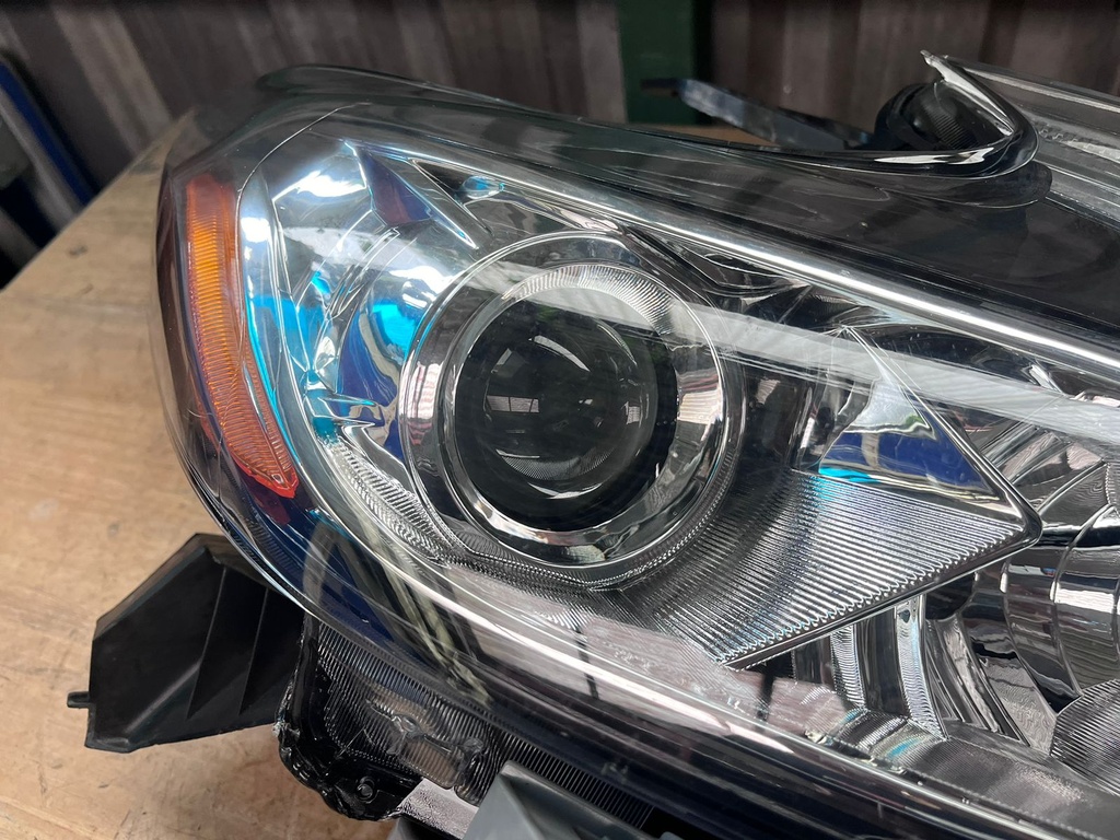 Luces Delanteras Carcasa Negra Nissan Altima 2016-2018.