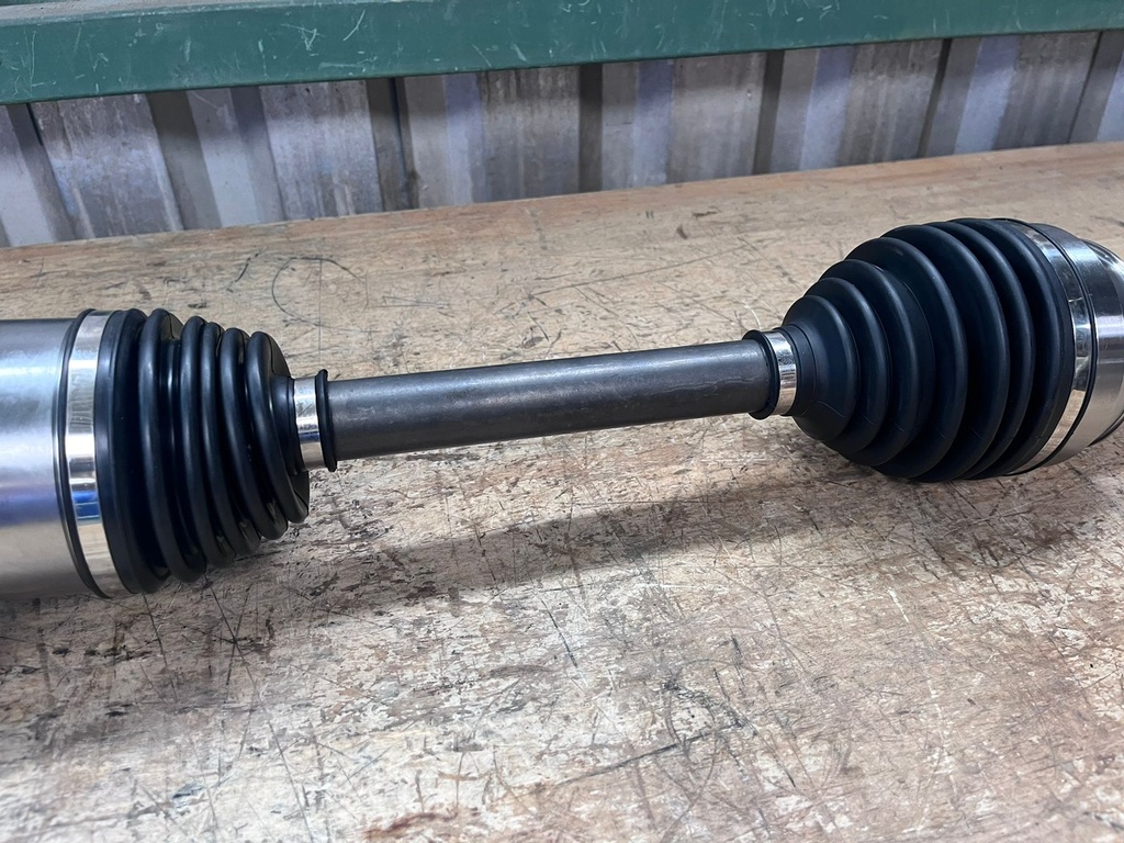 Eje Delantero (Izquierdo/Derecho) Chevrolet Silverado 1500 1999-2006 / Avalanche 1500 2002-2006 / Blazer 1992-1994 / K1500 1988-1991 / K1500 Suburban 1998-1999 / Tahoe 1998-2006.