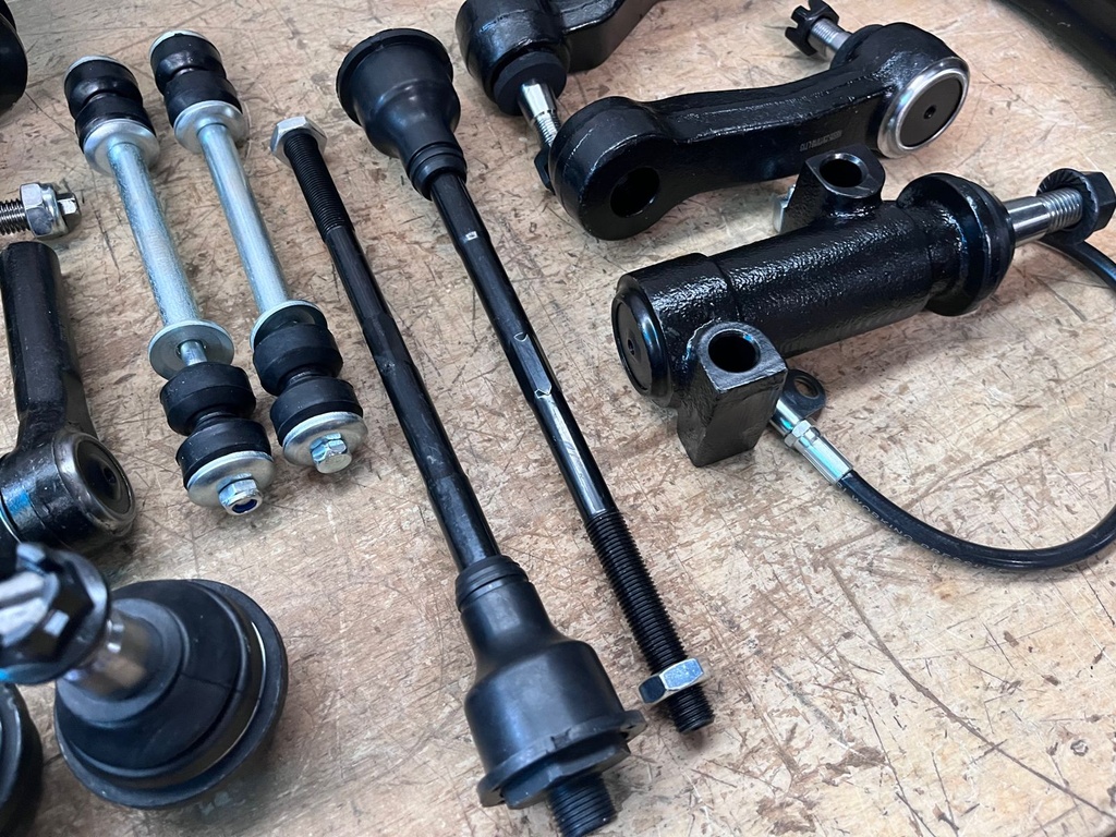 Kit de Suspensión 13 Piezas Chevrolet Silverado 2500HD 2003-2006 / 3500HD 2001-2006 / Avalanche 2500 2002-2006.