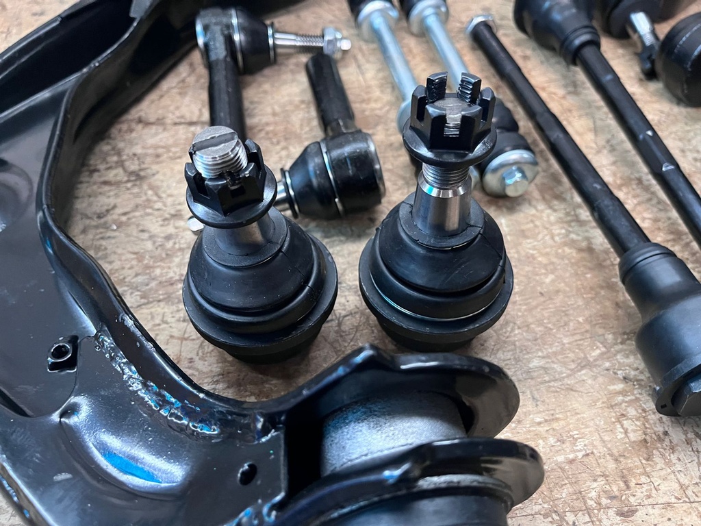 Kit de Suspensión 13 Piezas Chevrolet Silverado 2500HD 2003-2006 / 3500HD 2001-2006 / Avalanche 2500 2002-2006.