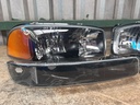 Juego de Luces Delanteras Carcasa Negra GMC Sierra 1500 / 2500 / 3500 1999-2006 / GMC Yukon 1500 / 2500 2000-2006.